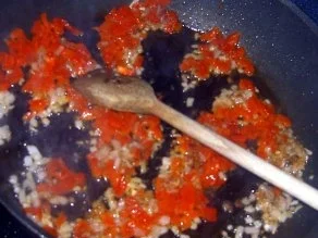 Hähnchenbrust unter Rosmarinkruste mit Tagiatelle und Zuckerschoten - Rezept - Bild Nr. 7