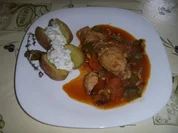 Geimpfte Hühnerbrustviertel an Thymian,- Basilikumofenkartoffel mit Kräuterdip - Rezept