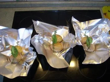 Rezept: Geimpfte Hühnerbrustviertel an Thymian,- Basilikumofenkartoffel mit Kräuterdip Bild Nr. 3 Geimpfte Hühnerbrustviertel an Thymian,- Basilikumofenkartoffel mit Kräuterdip - Rezept - Bild Nr. 3