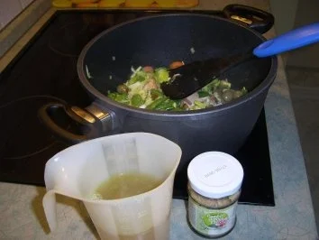 Rezept: Geimpfte Hühnerbrustviertel an Thymian,- Basilikumofenkartoffel mit Kräuterdip Bild Nr. 6 Geimpfte Hühnerbrustviertel an Thymian,- Basilikumofenkartoffel mit Kräuterdip - Rezept - Bild Nr. 6