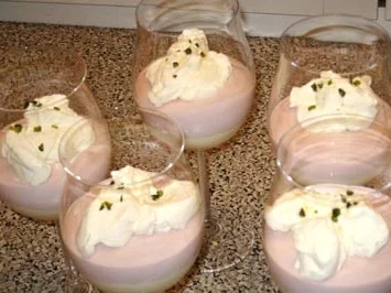 Rotweincreme auf Eierlikörschaum - Rezept