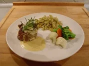 Rinderfilet mit Schwarzbiersabayon und hausgemachten Estragon-Spätzle - Rezept