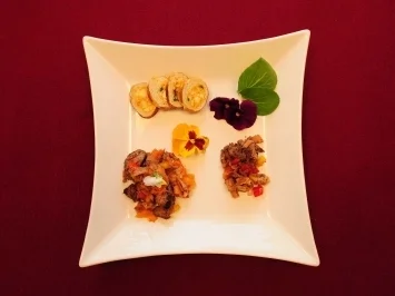 Fleischsalat, Rettichspaghetti und Obatzter-Creme in Laugenstangen (Daniel Küblböck) - Rezept