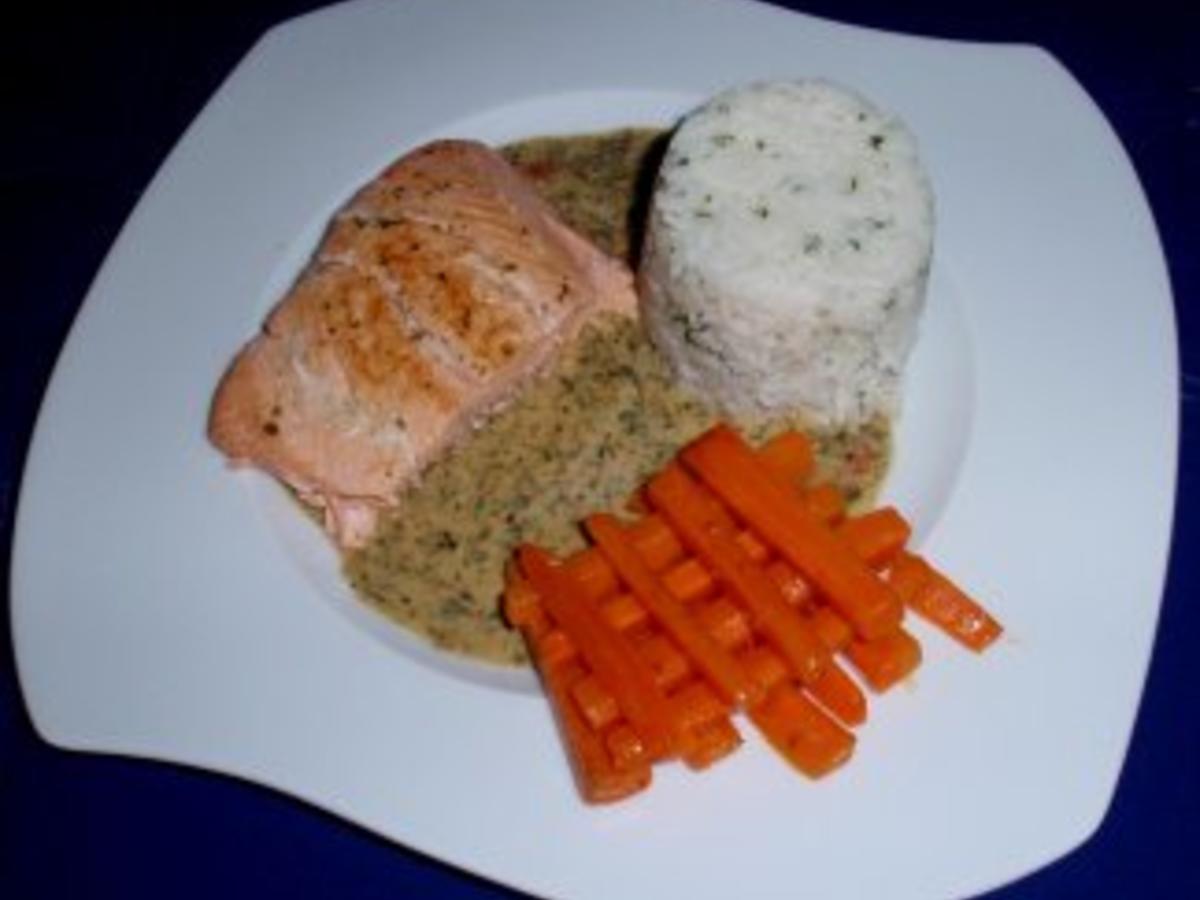 Lachsfilet mit einer Kräuter Sahne Senfsauce und Beilagen - schnell ...