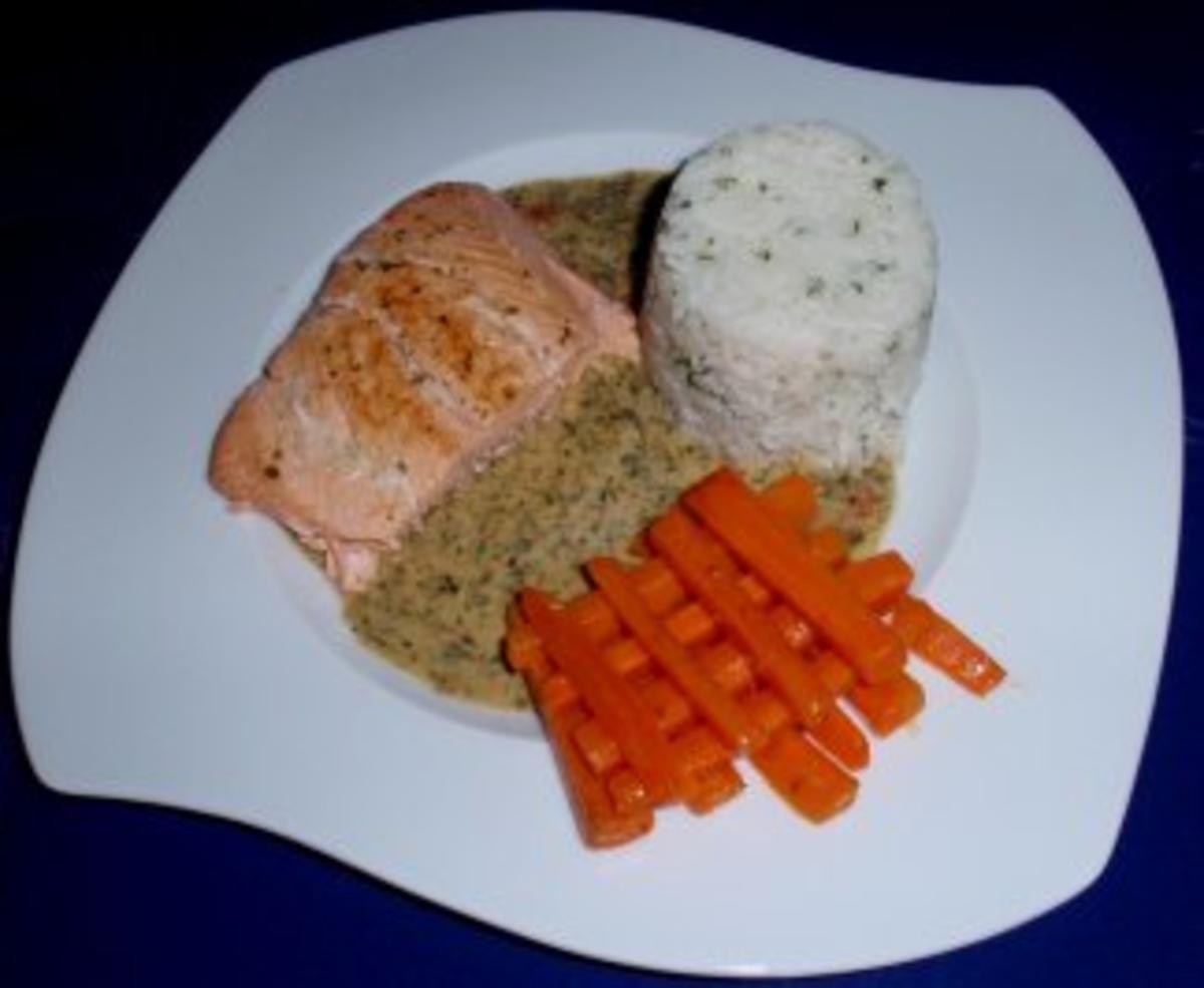 Bilder für Lachsfilet mit einer Kräuter-Sahne-Senfsauce und Beilagen - Rezept