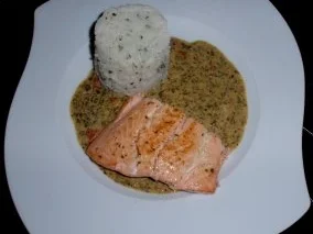 Rezept: Lachsfilet mit einer Kräuter-Sahne-Senfsauce und Beilagen Bild Nr. 5 Lachsfilet mit einer Kräuter-Sahne-Senfsauce und Beilagen - Rezept - Bild Nr. 5