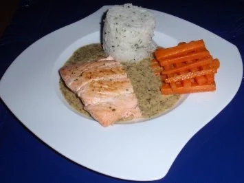 Rezept: Lachsfilet mit einer Kräuter-Sahne-Senfsauce und Beilagen Bild Nr. 7 Lachsfilet mit einer Kräuter-Sahne-Senfsauce und Beilagen - Rezept - Bild Nr. 7