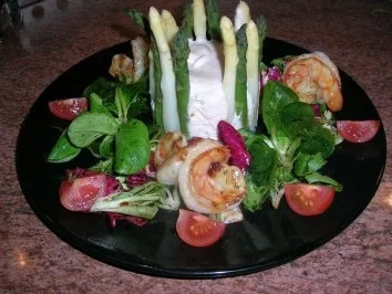 Chartreuse vom grünen und weißen Spargel mit Garnelen - eine tolle Vorspeise - - Rezept