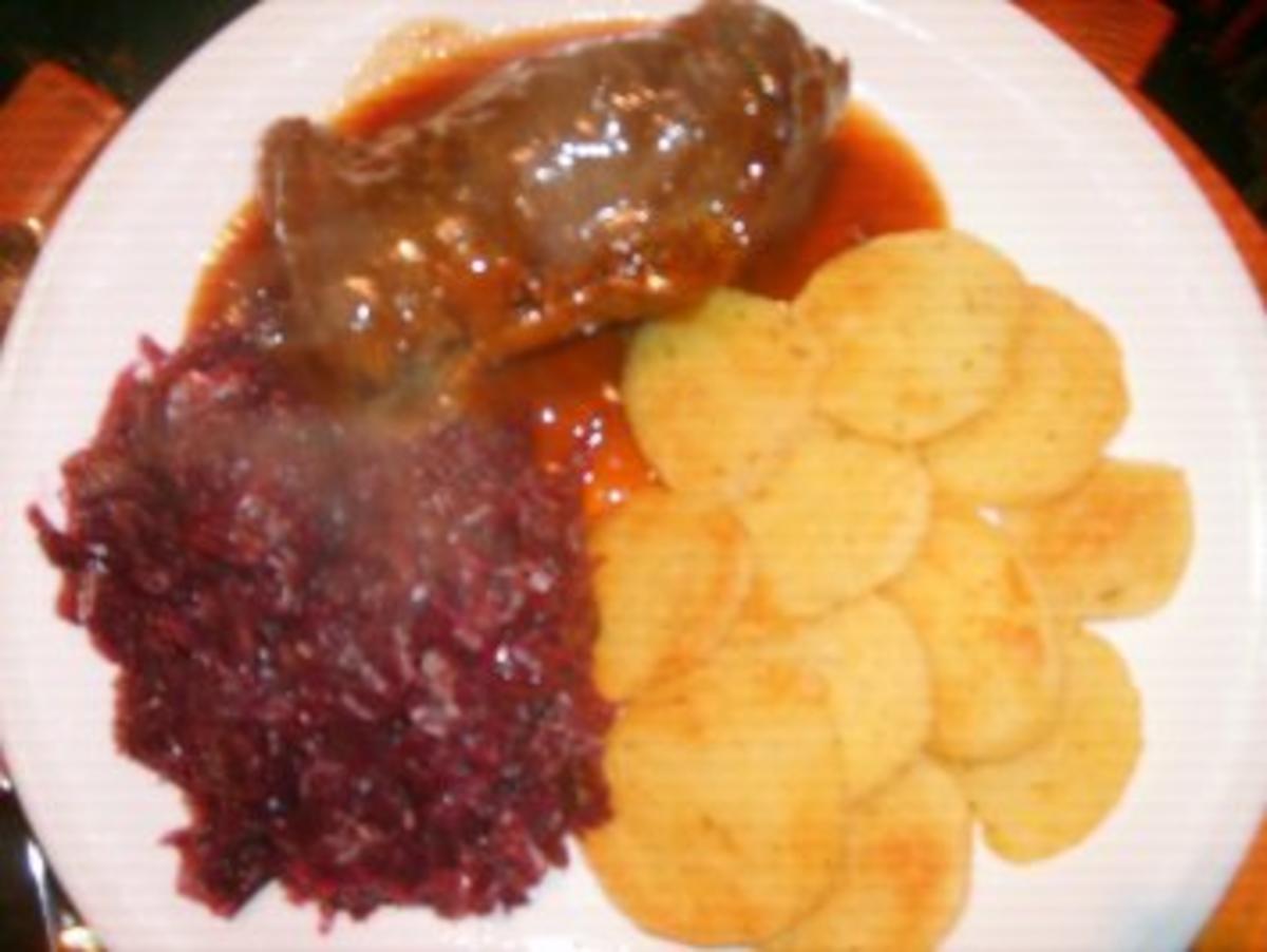 Rinderrouladen mit Rinderrouladen und Zwiebeln geviertelt - Rezept mit ...