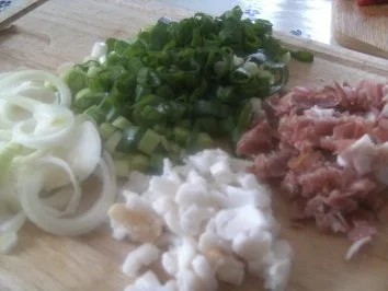 Bratkartoffeln mit  Paprikagemüse Gurkensalat  und - Rezept - Bild Nr. 2