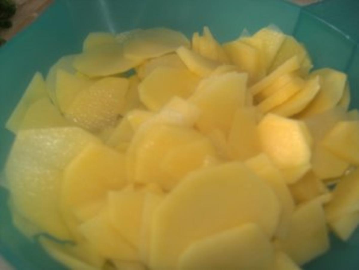 Bratkartoffeln mit  Paprikagemüse Gurkensalat  und - Rezept - Bild Nr. 3