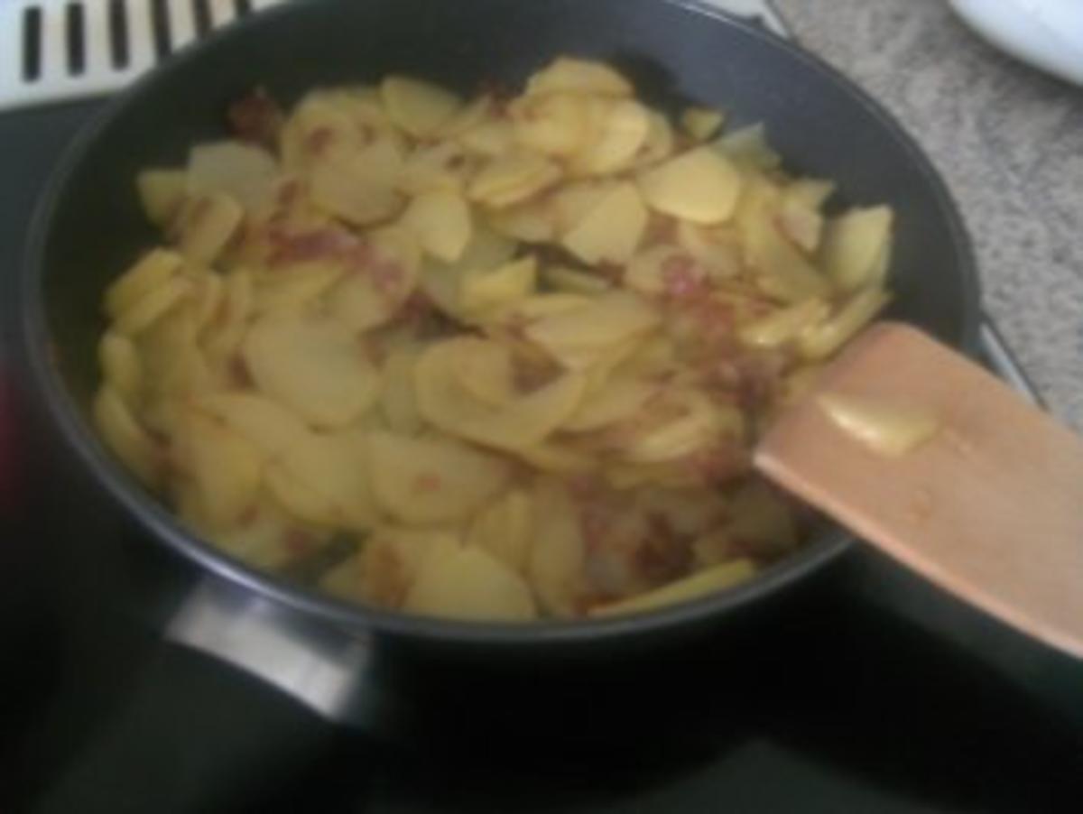 Bratkartoffeln mit  Paprikagemüse Gurkensalat  und - Rezept - Bild Nr. 6