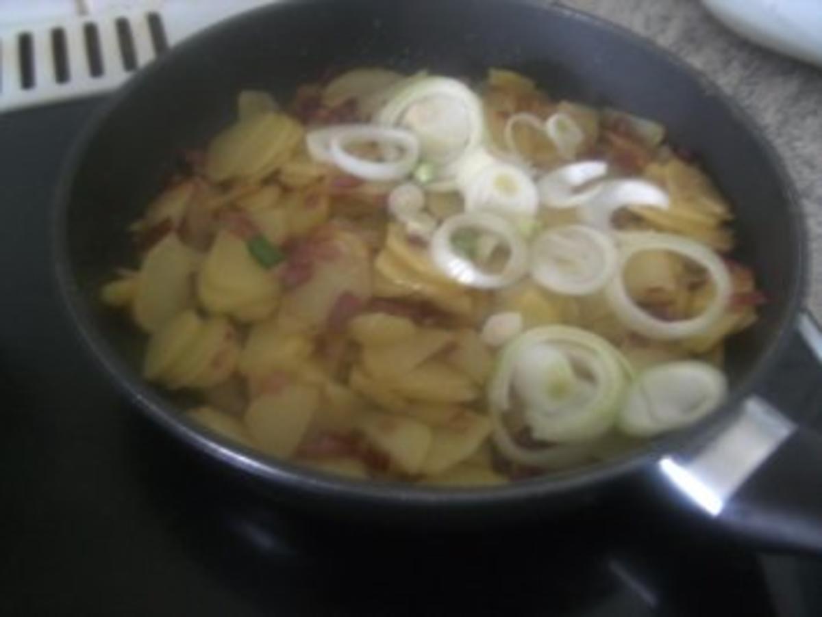 Bratkartoffeln mit  Paprikagemüse Gurkensalat  und - Rezept - Bild Nr. 7