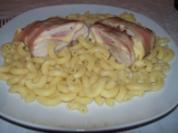 Putenschnitzel a la Cordon Blue in Speckhülle - Rezept