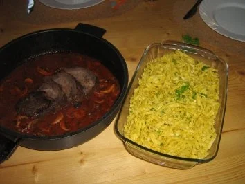 Sauerbraten mit Rotwein-Champignonsauce an Tagliatelle - Rezept - Bild Nr. 5