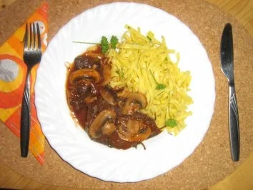 Sauerbraten mit Rotwein-Champignonsauce an Tagliatelle - Rezept - Bild Nr. 7