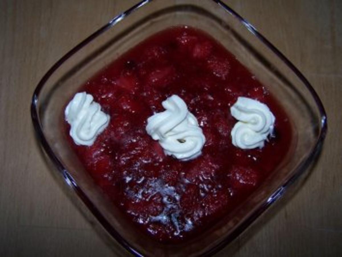 Bilder für Obstkaltschale ... frisches Obst - Erdbeeren, Rhabarber, Pflaumen usw. - LECKER ... Rezept