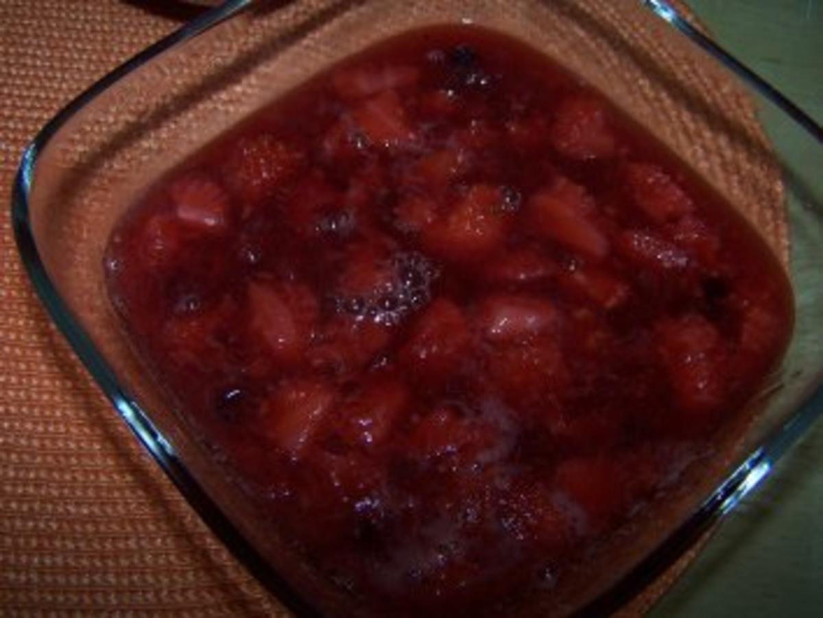 Obstkaltschale ... frisches Obst - Erdbeeren, Rhabarber, Pflaumen usw ...