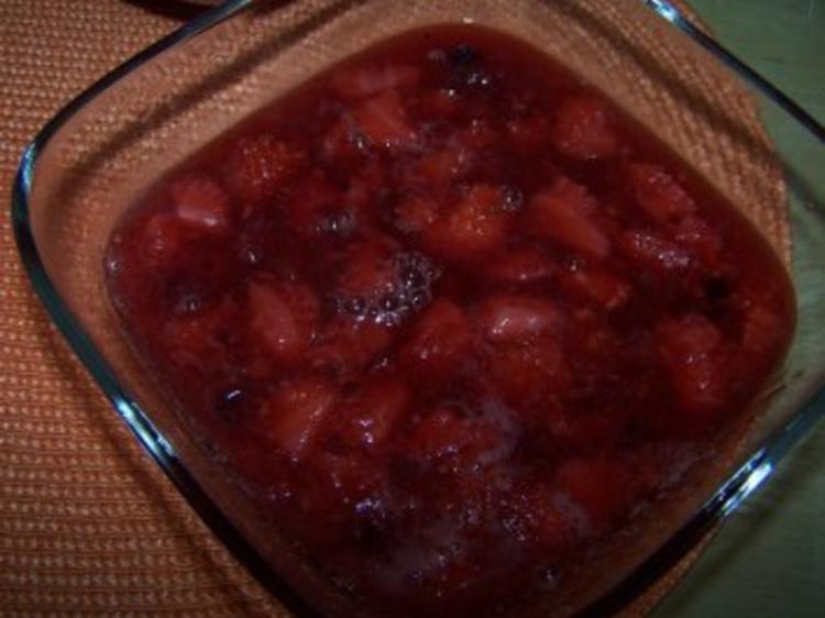 Obstkaltschale ... frisches Obst - Erdbeeren, Rhabarber, Pflaumen usw ...