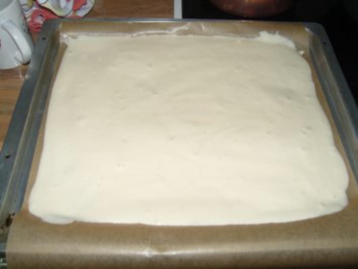 Biskuitrolle mit Vanillebuttercreme - Rezept - Bild Nr. 2
