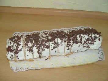 Biskuitrolle mit Vanillebuttercreme - Rezept - Bild Nr. 3