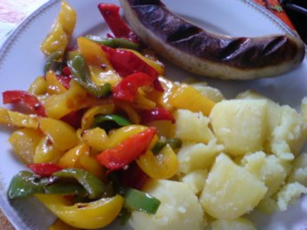 Paprikagemüse zu Bratwurst und Salzkartoffeln - Rezept - Bild Nr. 19