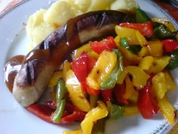 Rezept: Paprikagemüse zu Bratwurst und Salzkartoffeln Bild Nr. 17 Paprikagemüse zu Bratwurst und Salzkartoffeln - Rezept - Bild Nr. 17
