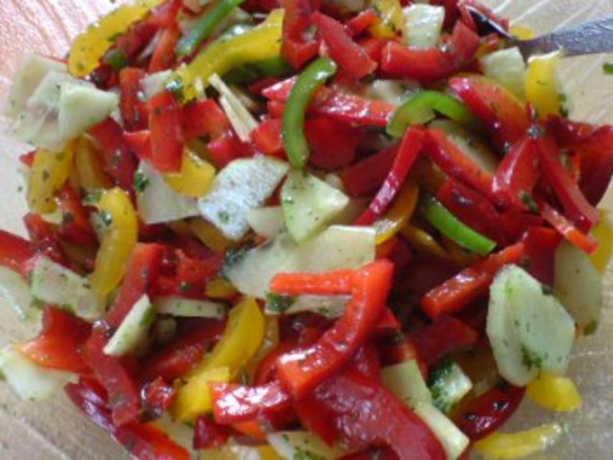 Paprika-Gurken-Salat - Rezept mit Bild - kochbar.de