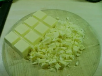 Rezept: Weiße Schokoladen-Eierlikör-Sahnetorte Bild Nr. 2 Weiße Schokoladen-Eierlikör-Sahnetorte - Rezept - Bild Nr. 2