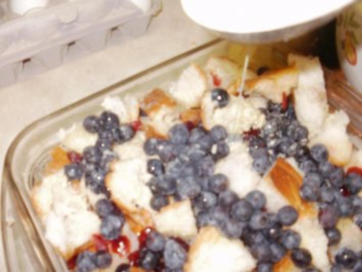 Obst- Heidelbeer Brot und Butter Pudding - einfach und lecker - leicht zu backen - Rezept - Bild Nr. 5