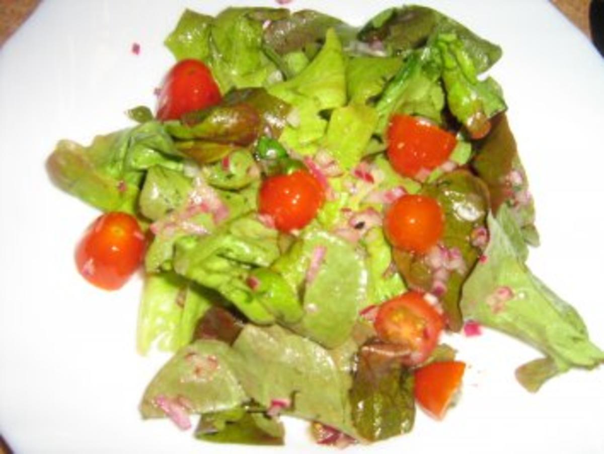 Eichblattsalat mit Tomätchen und Basilikum-Vinegrette - Rezept - Bild Nr. 4