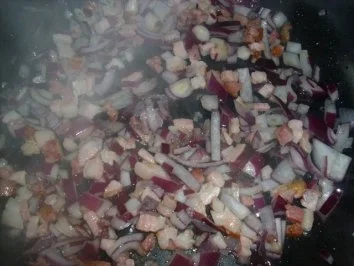 verstecktes Kotelett unterem Spiegelei mit Bratkartoffeln - Rezept - Bild Nr. 9