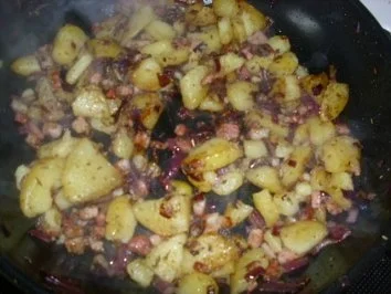 verstecktes Kotelett unterem Spiegelei mit Bratkartoffeln - Rezept - Bild Nr. 10