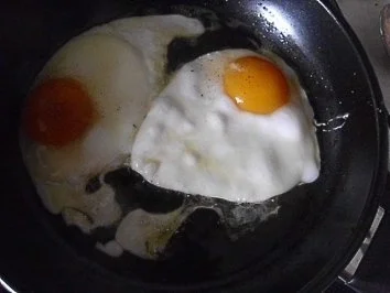 verstecktes Kotelett unterem Spiegelei mit Bratkartoffeln - Rezept - Bild Nr. 11