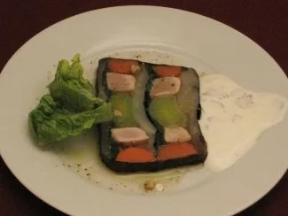 Terrine aus gekochtem Gemüse und kurz gebratenem Tunfisch - Rezept