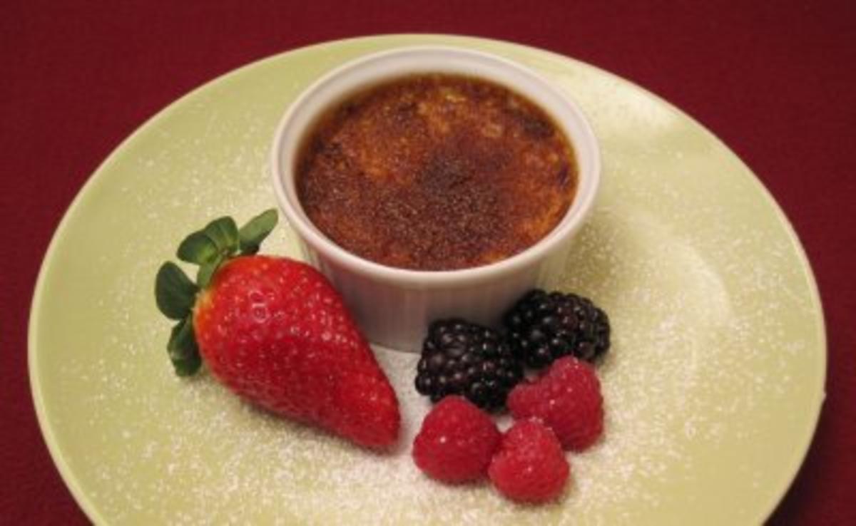 Creme brulee mit frischen Waldbeeren - Rezept