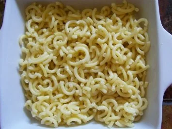 Rezept: Auflauf: Scharfer Nudel-Tofu-Käse-Auflauf Bild Nr. 2 Auflauf: Scharfer Nudel-Tofu-Käse-Auflauf - Rezept - Bild Nr. 2