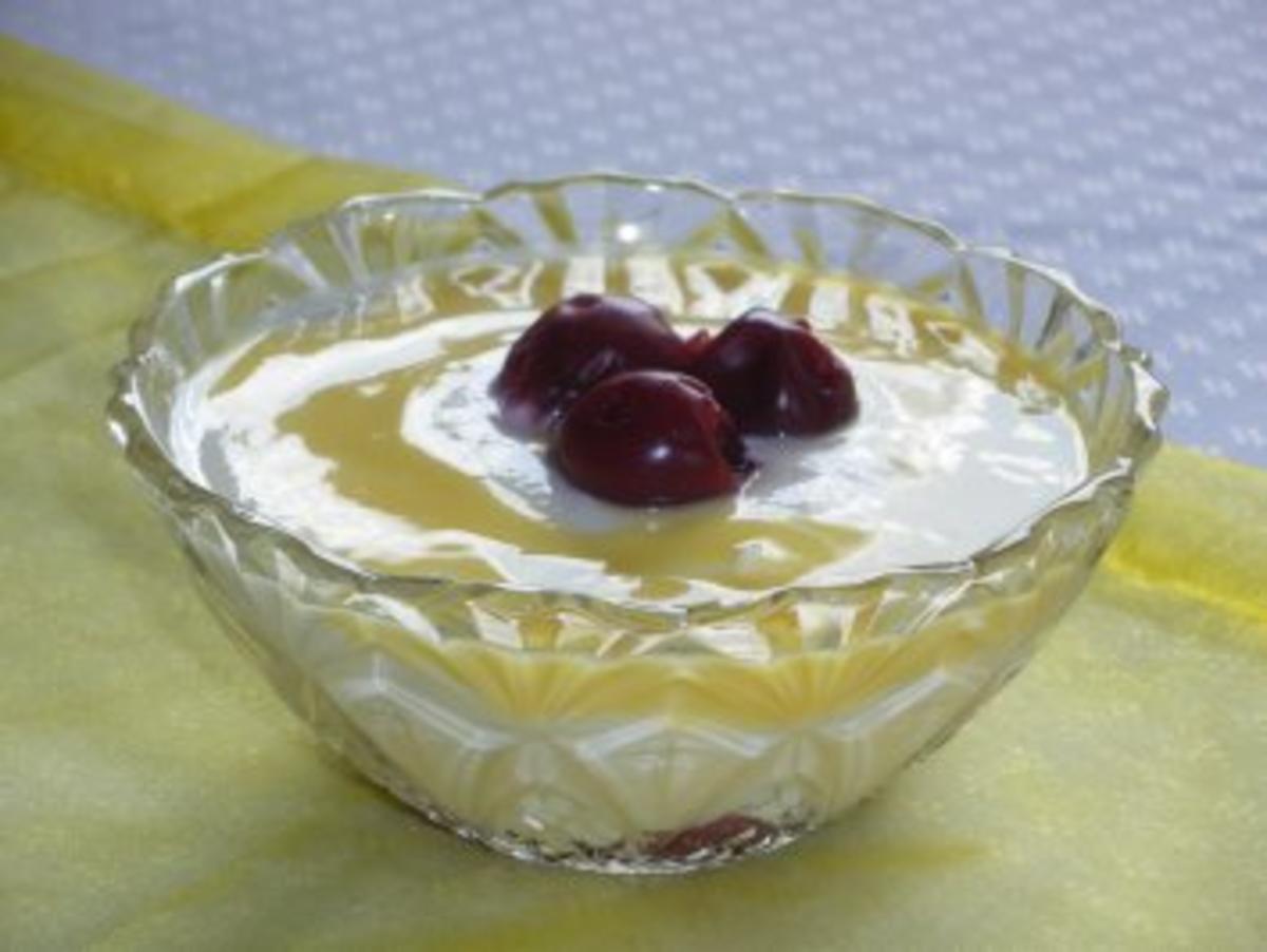 Vanille-Kirsch-Speise mit Eierlikör - Rezept - kochbar.de