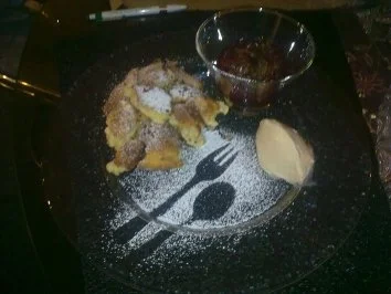 Kaiserschmarrn mit Zimt-Kirschen und Nusseis - Rezept