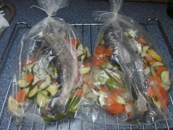 Bachsaibling auf Gemüsebett....in der Folie gegart - Rezept - Bild Nr. 3