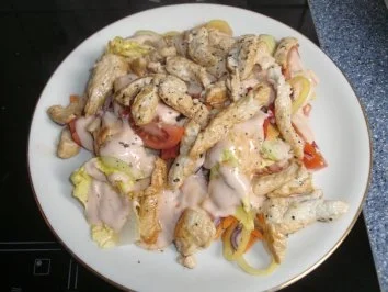 Salat mit gebratenen Putenstreifen - Rezept