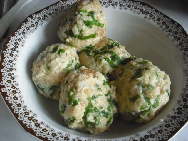 Rezept: Semmelknödel-Variation mit Bärlauch Semmelknödel-Variation mit Bärlauch - Rezept
