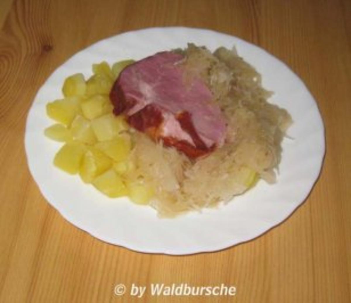Geschmortes Sauerkraut mit Kassler und Kartoffel-Würfelchen - Rezept