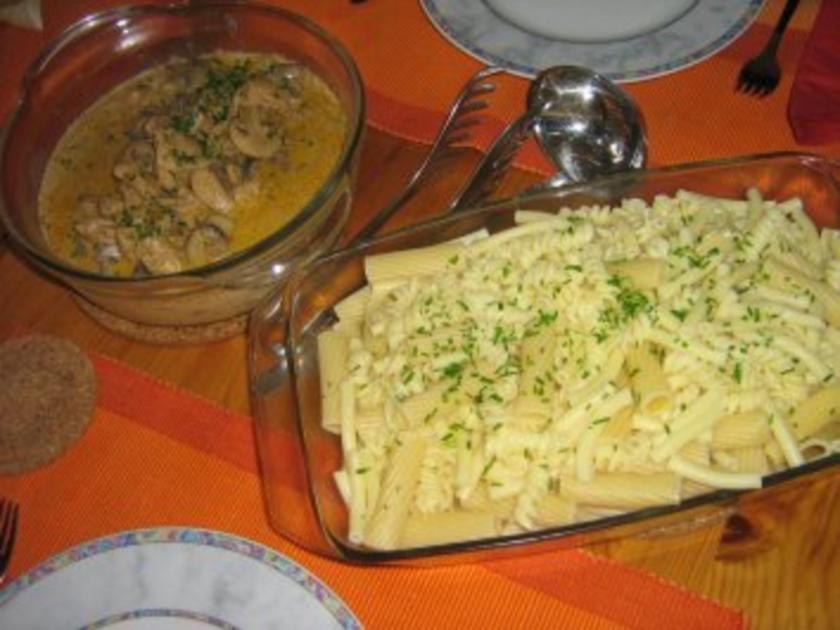 Champignon Geschnetzeltes mit Nudeln - schnell &amp; einfach - 105 kcal/100g