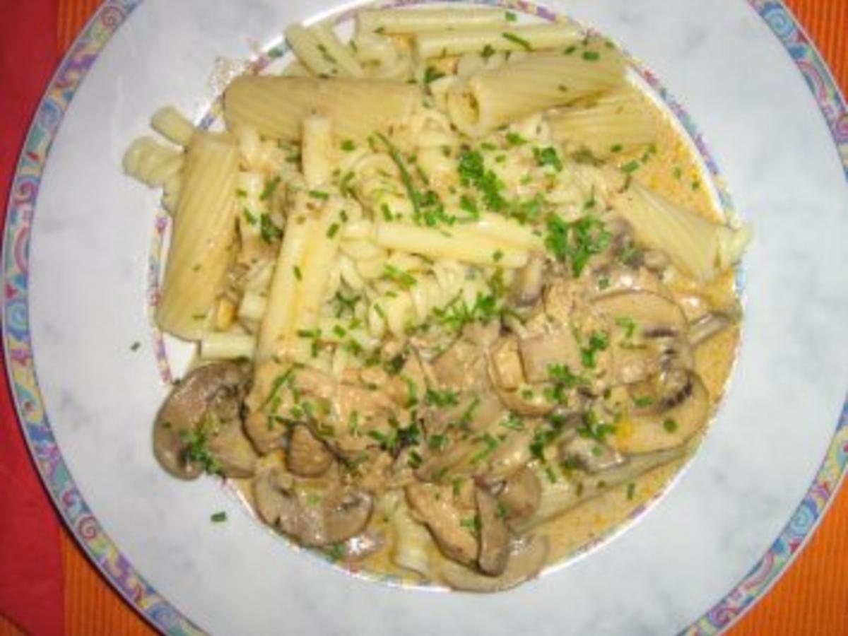 Champignon-Geschnetzeltes mit Nudeln - Rezept - kochbar.de