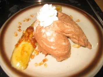 Rezept: Dessert: Ostereier, die keiner mag....Schokomousse an warmen Bananen! Dessert: Ostereier, die keiner mag....Schokomousse an warmen Bananen! - Rezept