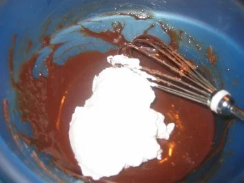 Rezept: Dessert: Ostereier, die keiner mag....Schokomousse an warmen Bananen! Bild Nr. 7 Dessert: Ostereier, die keiner mag....Schokomousse an warmen Bananen! - Rezept - Bild Nr. 7