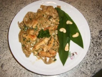 Rezept: Puten -Nudel-Pfanne mit Bärlauch Puten -Nudel-Pfanne mit Bärlauch - Rezept