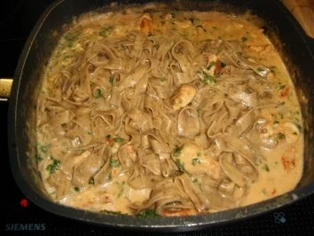 Rezept: Puten -Nudel-Pfanne mit Bärlauch Bild Nr. 8 Puten -Nudel-Pfanne mit Bärlauch - Rezept - Bild Nr. 8