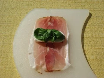 Rezept: Mozarella im Speckmantel Bild Nr. 2 Mozarella im Speckmantel - Rezept - Bild Nr. 2